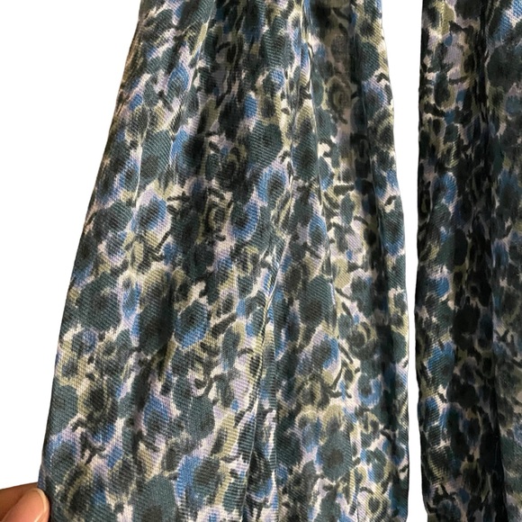 NWT Gap Women’s Blue Frayed knit Floral Scarf - Picture 4 of 8